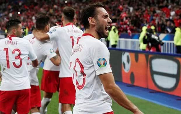 Çalhanoğlundan italyanlara sərt cavab: “Biz belə bir ölkəyik” 