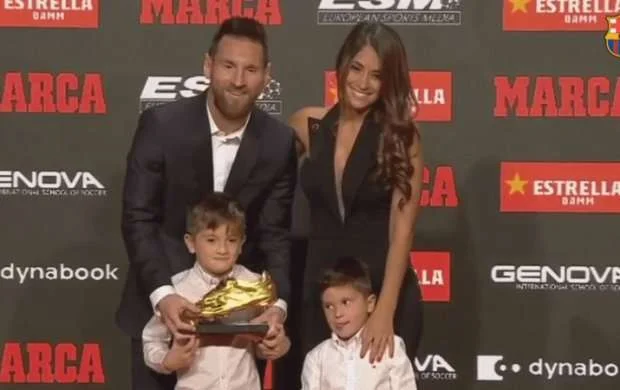 Messi “Qızıl buts”unu aldı - VİDEO 