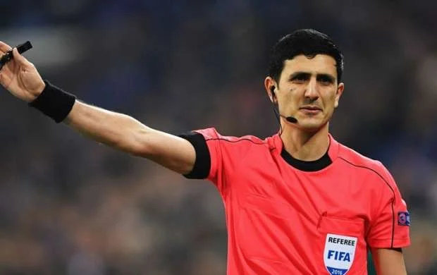 Əliyar Ağayev "Espanyol"un futbolçusunu meydandan qovdu 