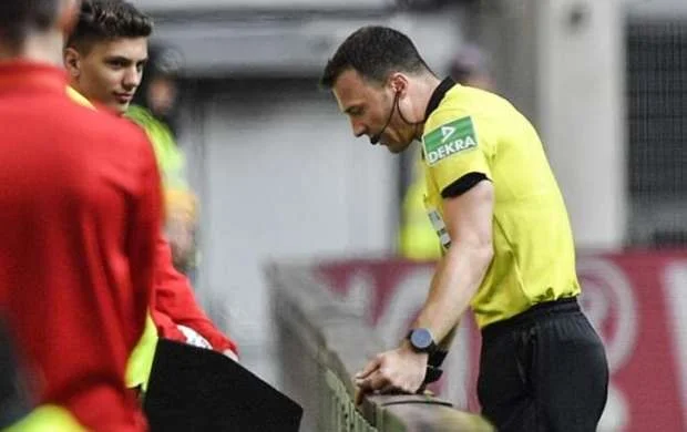VAR hakimləri məhkəməlik oldu 