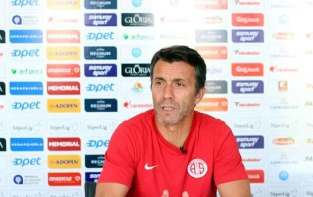 "Bakı"nın sabiq baş məşqçisi istefa verdi 