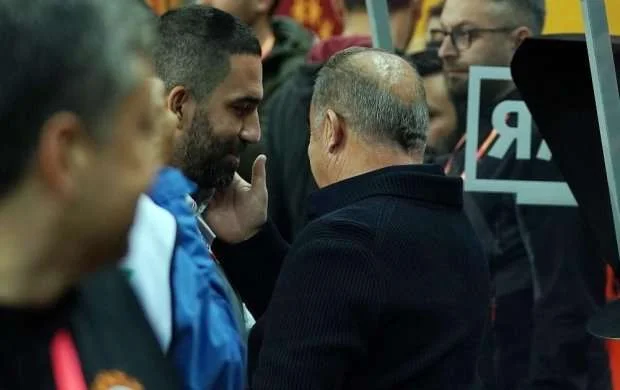 Arda Terimin əlini öpdü - FOTOLAR 