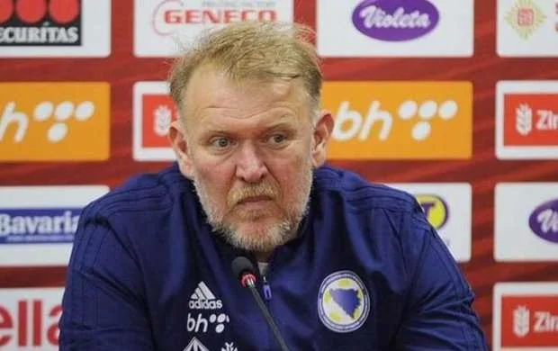 Robert Prosineçki istefa verdi 