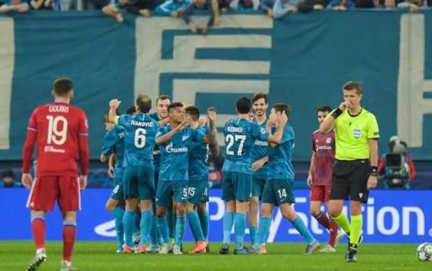 "Zenit" "Lion"u xalsız yola saldı - VİDEO 