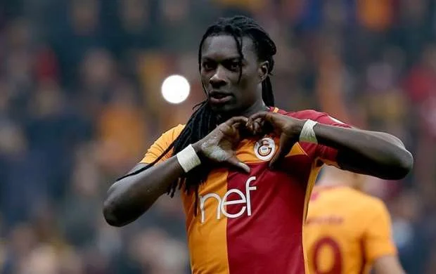 "Qalatasaray"dan Qomis bombası 