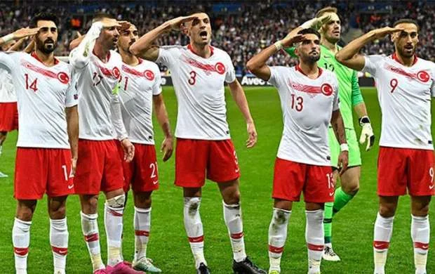 UEFA əsgər salamına görə Türkiyəyə cəza vermədi 