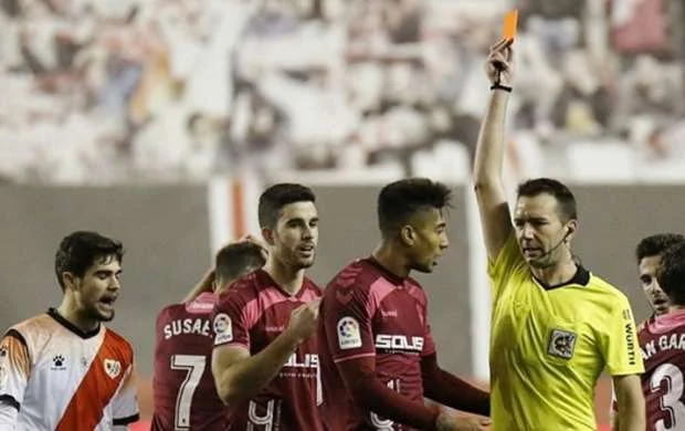 Millimizin futbolçusu İspaniyada 2 oyunluq cəzalandırıldı 