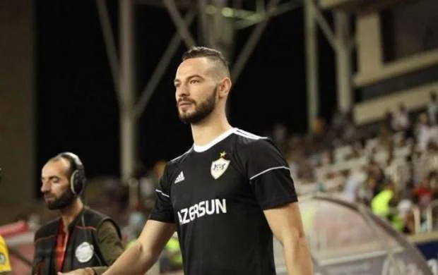 Slavçev "Qarabağ"dan getdi - RƏSMİ 