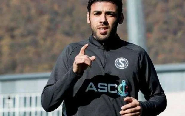 "Səbail" daha bir futbolçusu ilə vidalaşdı 
