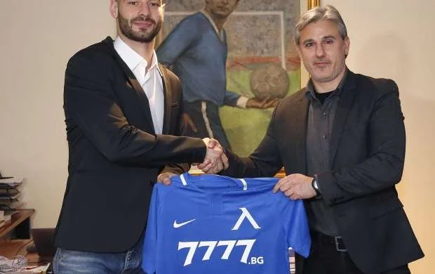"Qarabağ"dan ayrılan futbolçu rəsmən "Levski"də - FOTO 