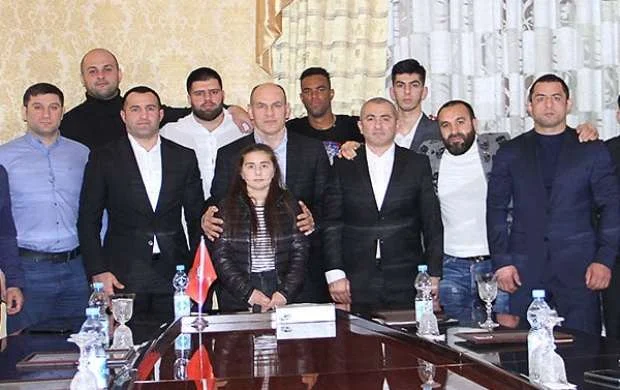 "Qəbələ"nin prezidenti uğur qazananları mükafatlandırdı 