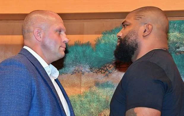 Rusiyalı MMA döyüşçüsü amerikalı Quinton Ceksonu məğlub etdi - VİDEO 