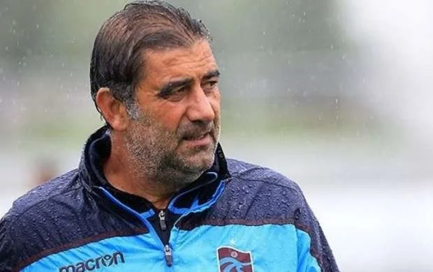 “Trabzonspor” baş məşqçisini göndərdi 