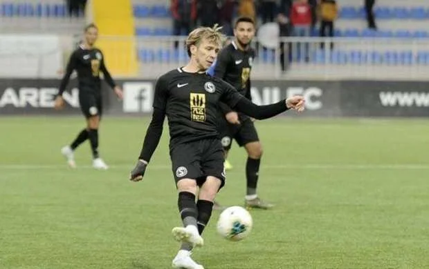 "Səbail"in futbolçusu Qətərə gedir 
