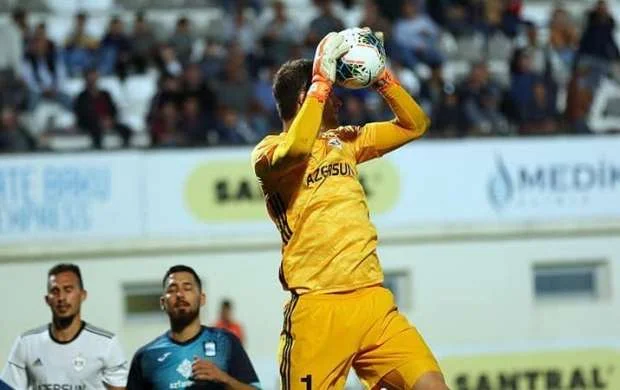 "Qarabağ"dan ayrıldı, "Milan"a keçir 