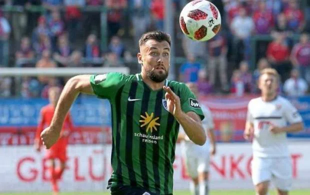 Millimizin futbolçusu Bundesliqa klubunun təklifini rədd etdi 