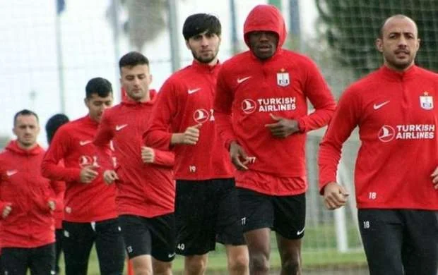 "Neftçi" rəsmən təsdiqlədi: Dario və Monroz məşqlərə qatılmayıb 