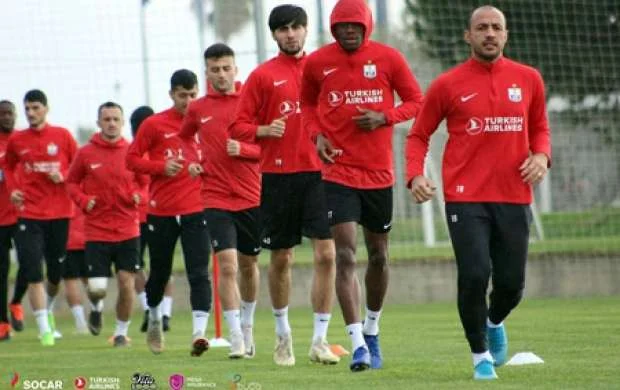 Polşa komandası "Neftçi"ni biabır etdi 