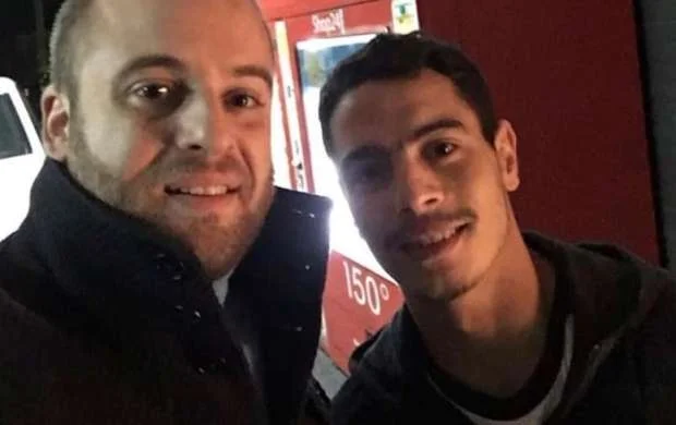 Məşhur futbolçu azarkeşin benzin pulunu ödədi - FOTO 