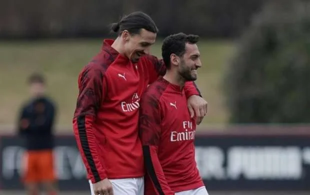 Hakan Çalhanoğlu: "İbrahimoviç İbrahim Tatlısəsin mahnılarını dinləyir" 