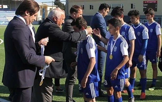 Ağasəlim Mircavadov: "Hər cür şərait yaradılıb, amma futbolçular inkişaf etmirlər" 