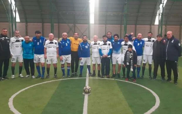 Futbol veteranları incəsənət xadimləri ilə yoldaşlıq oyunu keçirdi (VİDEO) 