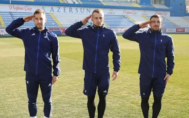"Qarabağ" oyunçularından əsgər salamı 