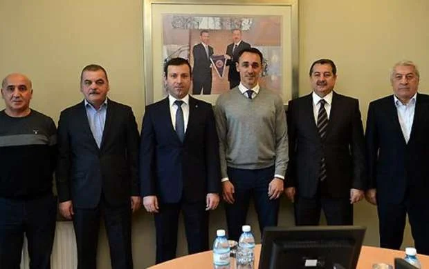 “Elxan Məmmədov cavadovları, sadıqovları, mircavadovları Fatıya çevirdi” - SORĞU 