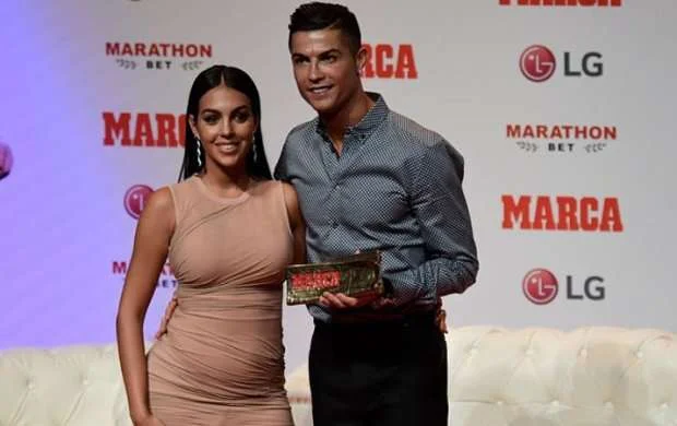 Ronaldo sevgilisinə ayda nə qədər pul xərcləyir? 
