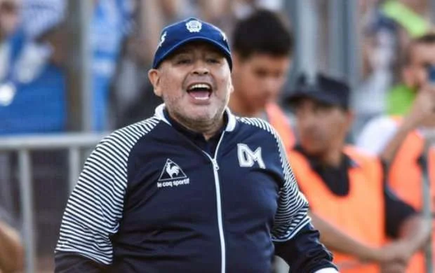 Maradona oyun zamanı narkotik maddə qəbul etdi - VİDEO 