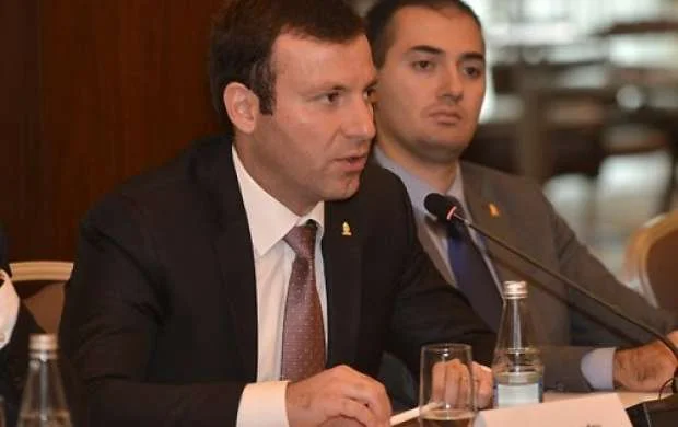 Elxan Məmmədov, nümunə ol, ara qatma! 