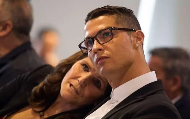 Ronaldonun anası iflic oldu 