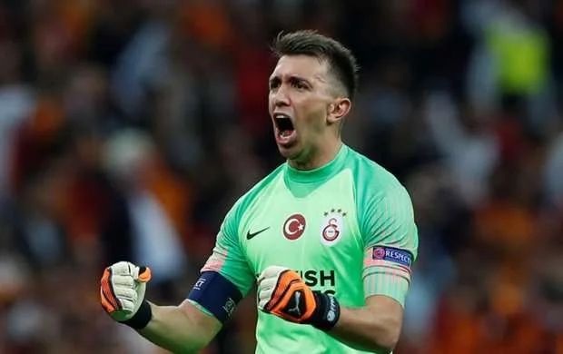 Fernado Muslera bir aylıq maaşını şəhid ailələrinə bağışladı 
