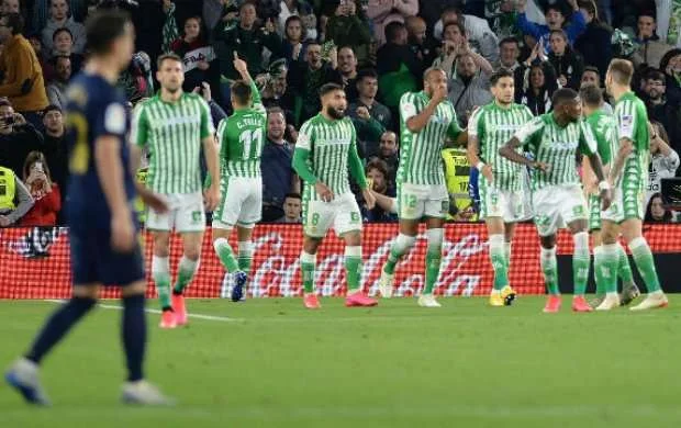 "Betis"ə uduzan "Real" liderliyi əldən verdi - VİDEO 