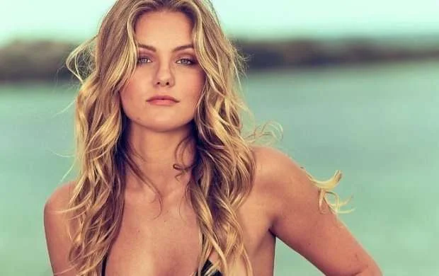 "Yeni Şarapova" dedilər, tennisdən uzaqlaşdı, model oldu - FOTOLAR 