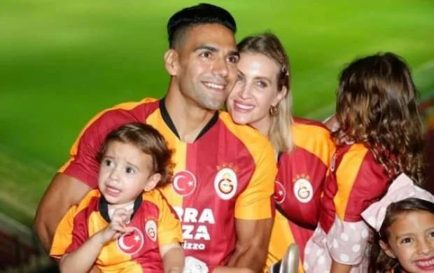 Falkao və Muslera üsyan edir 