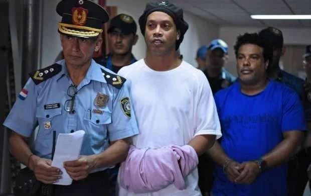 Paraqvaydakı həbsxanada Ronaldinyoya belə jest etdilər - FOTOLAR 