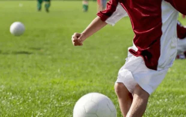 Futbol oynayan uşağı meydanda güllələdilər 