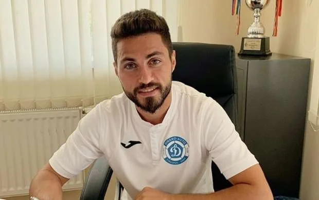 Azərbaycanlı futbolçu: "Təmizliklədisə, niyə məşhurlar koronavirusa yoluxur, "bomj"lar yox?" 