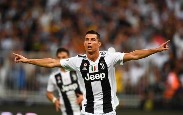 İlk milyarder futbolçu - Ronaldu 
