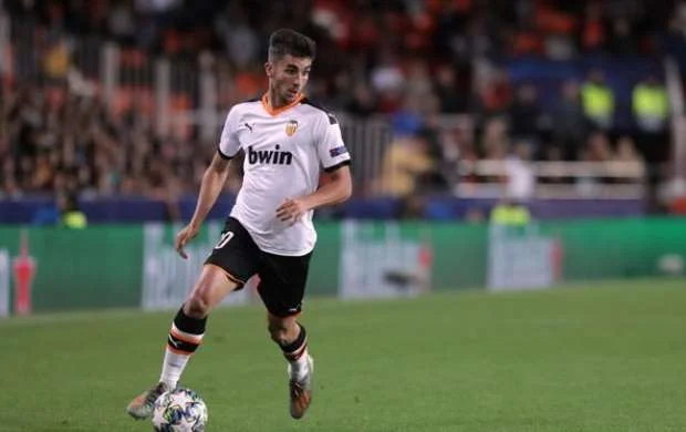 "Yuventus" Torresə görə iki futbolçusundan imtina etməyə hazırdı 