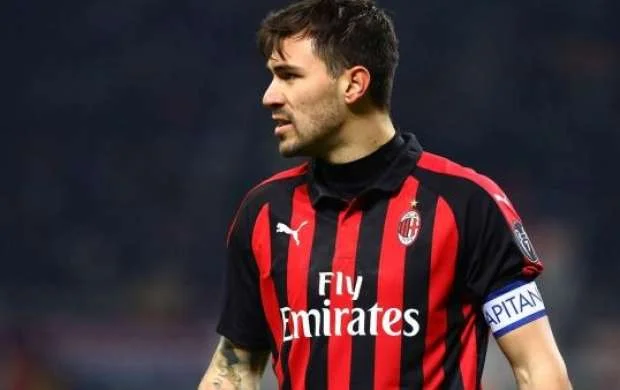 "Milan"ın kapitanı "Barselona"ya keçmək istəyir 