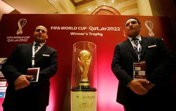 Növbəti korrupsiya qalmaqalı: FIFA rəhbərliyi Rusiya və Qətərdən rüşvət alıb? 