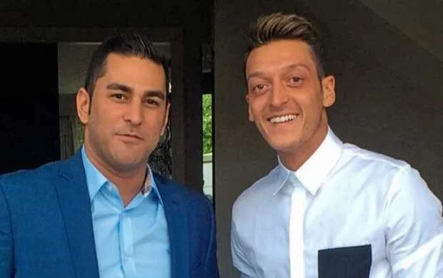 Özilin meneceri futbolçulara məsləhət verdi: "Maaşların azaldılmasına razılıq verməyin" 