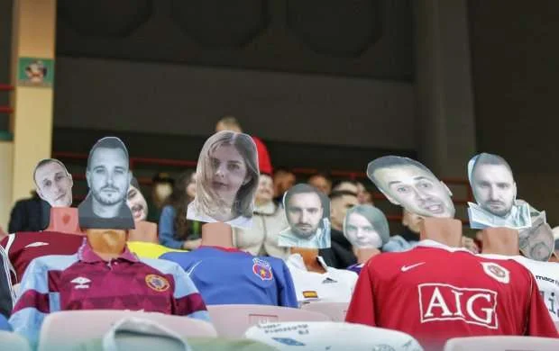 Belarus klubu ilkə imza atdı, tribunada manekenlər "əyləşdi" - FOTOLAR 