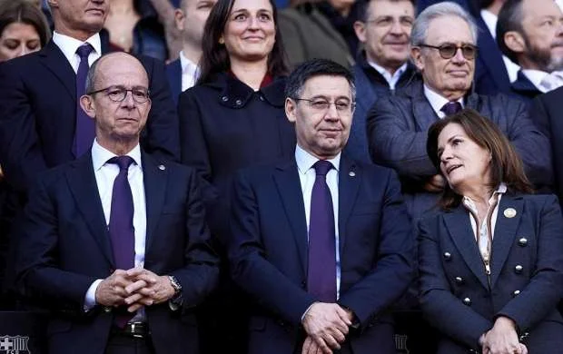 "Barselona"da kütləvi istefalar 