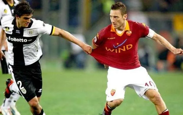 “Zirə”nin futbolçusu: "Bir müddət əvvəl sevgilim mənə bir neçə şəkil verdi..." 