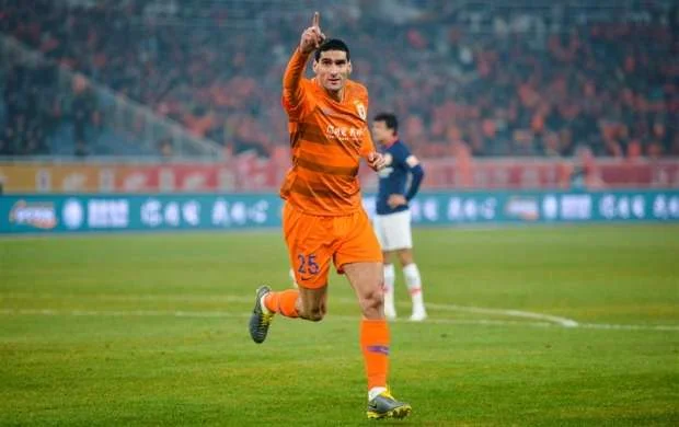 Daha bir futbolçu koronavirusa qalib gəldi 