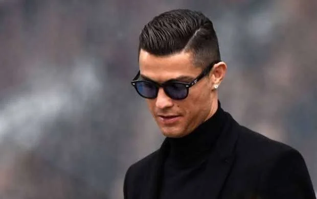 Ronaldu karantin dönəmini dərs oxumaqla keçirir - FOTO 