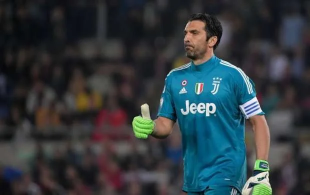 Buffon "Yuventus"la "davam" dedi 